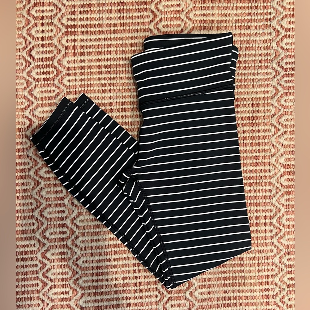 Women’s GAP black leggings with white stripe, 7/8 length, size S